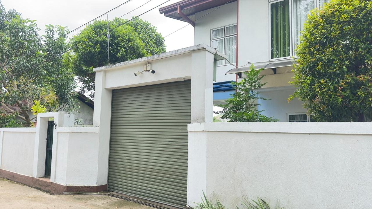 කඩුවෙල – අතුරුගිරිය ප්‍රධාන මාර්ගය ආසන්නයේ නිවසක් විකිණීමට