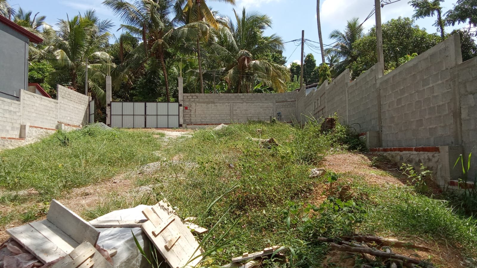 කඩවත දෙල්ගොඩ වටිනා ඉඩමක් ඉතා ඉක්මනින් විකිණීමට
