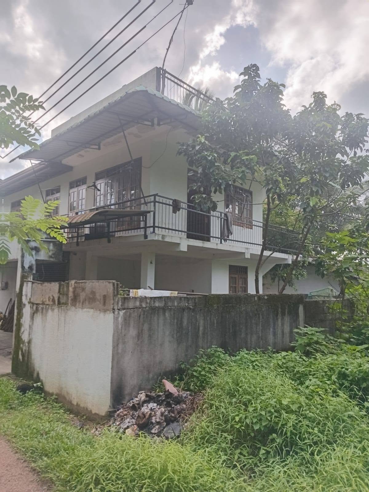 ලක්ෂ 80 කට වටිනා නිවසක් වහාම විකිණීමට ඇත - තලගල, හොරණ පාර