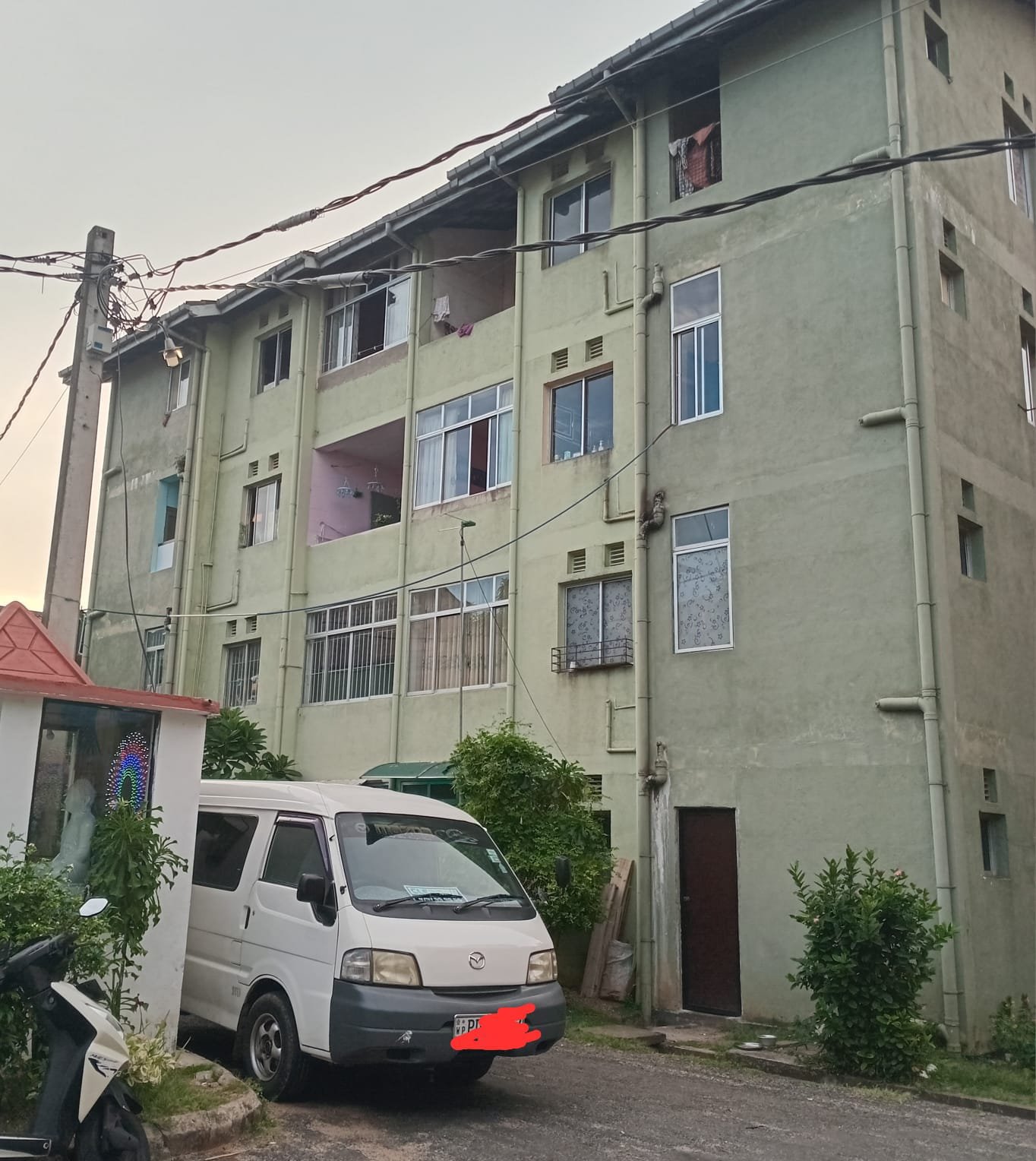 දෙහිවල, මහල් නිවාස සංකීර්ණයෙන් වටිනා නිවසක් විකිණීමට (කාමර 2)