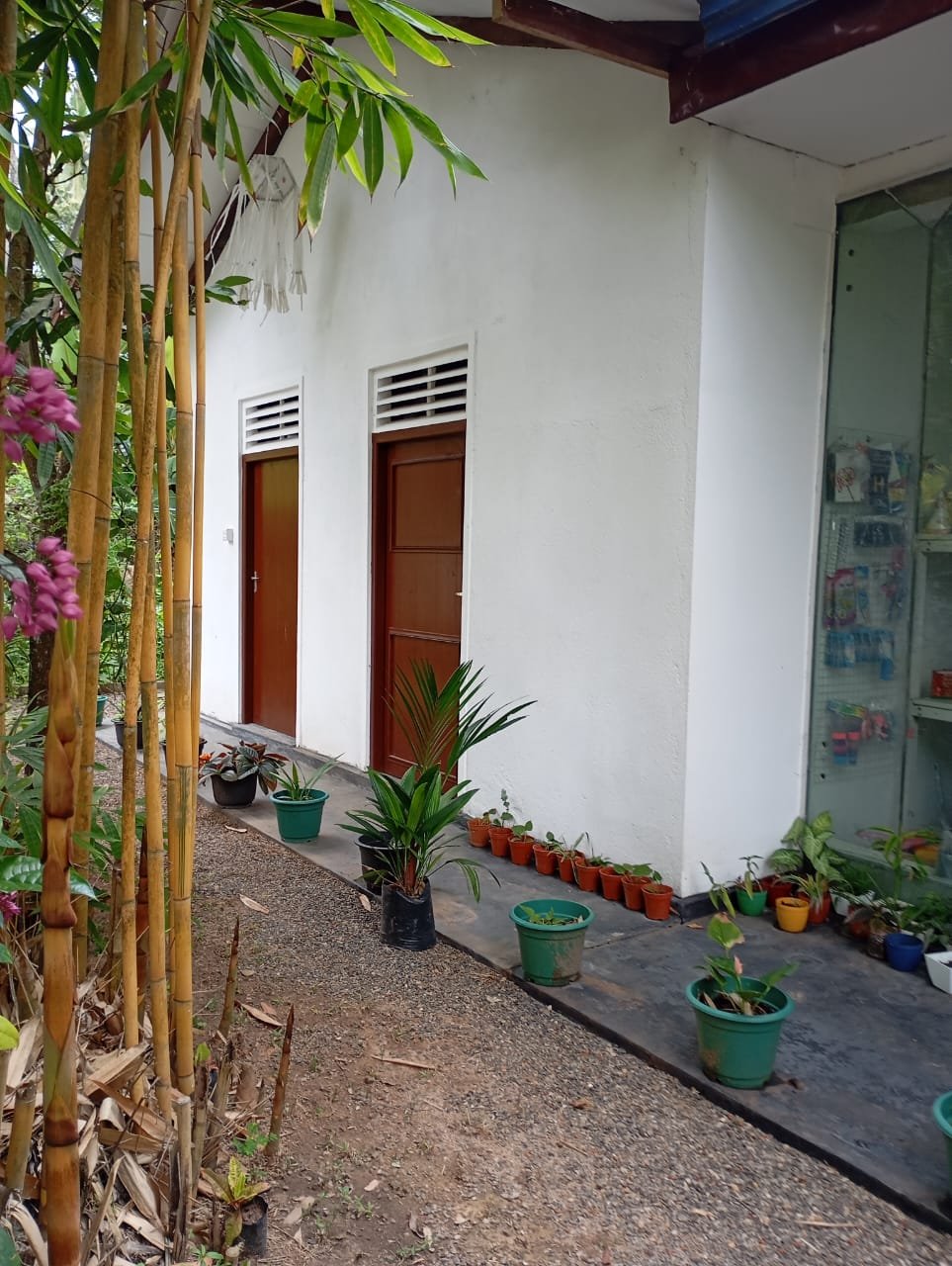 Commercial Potential: 11-Room Fully Furnished Hotel for Sale in Nalla, Giriulla