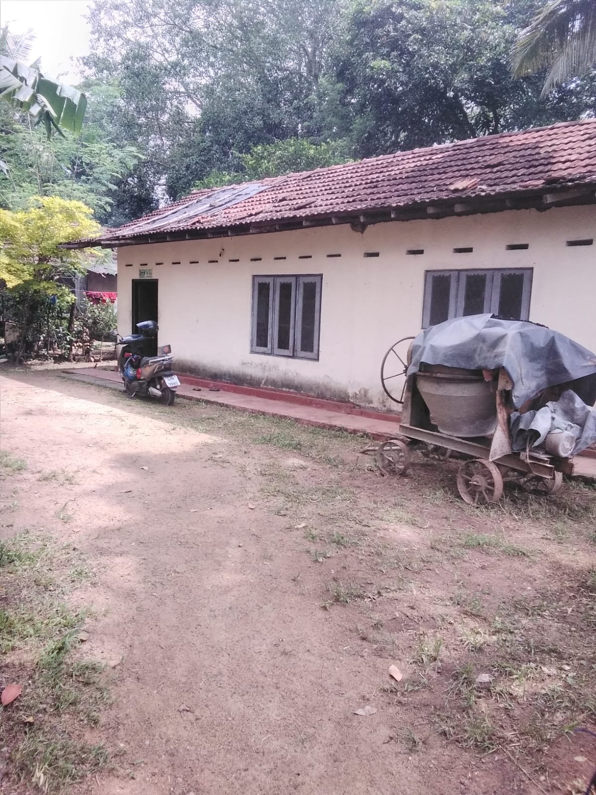 ගම්පහ යක්කලින් ලක්ෂ 40 කට නිවසක් සමඟ පර්චස් 10 ක ඉඩමක් වහාම විකිණීමට