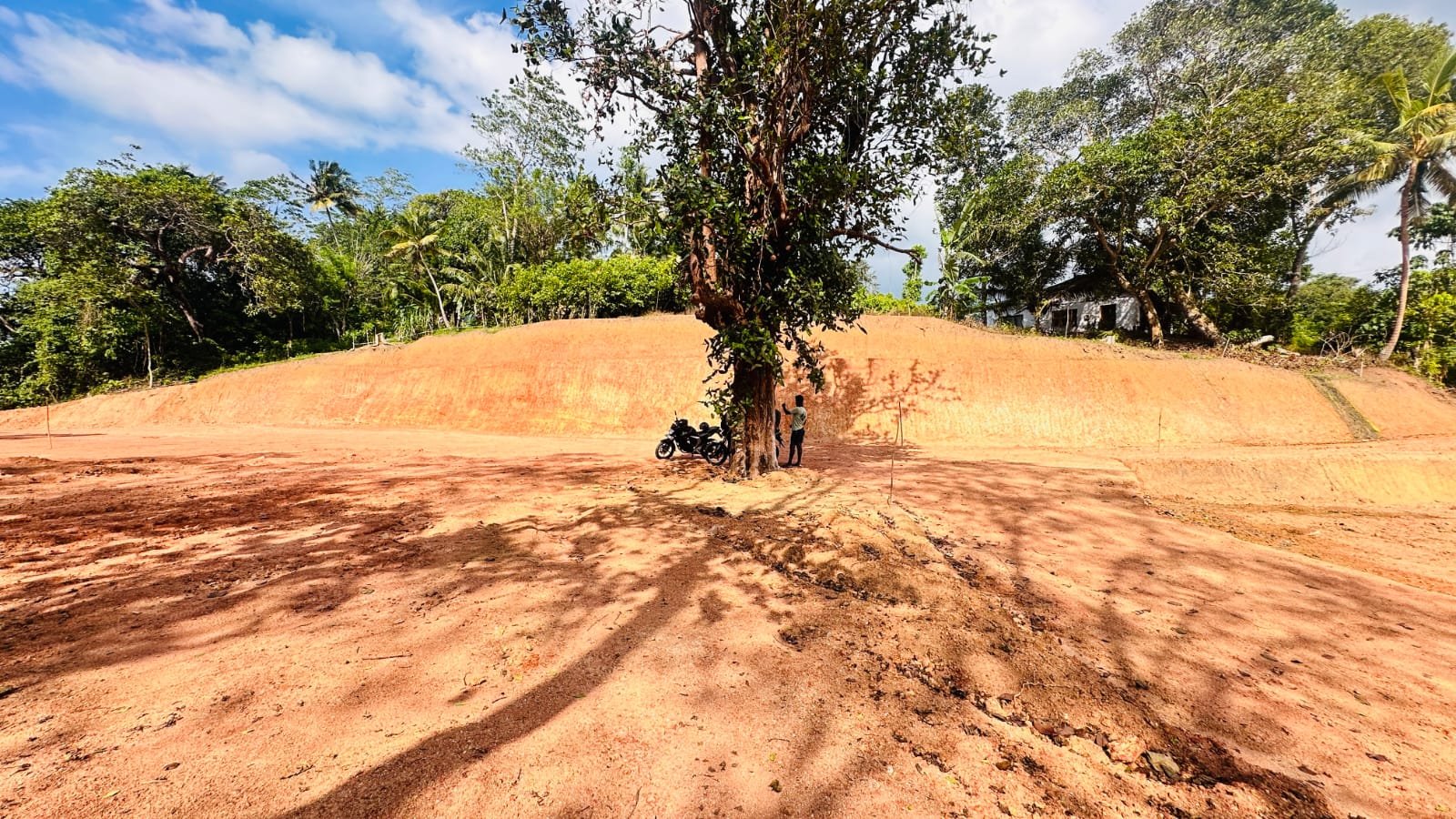 🌴🏡 හික්කඩුව සංචාරක කලාපයේ – කුමාරකන්ද ප්‍රදේශයේ වටිනා ඉඩමක් විකිණීමට! 🏡🌴