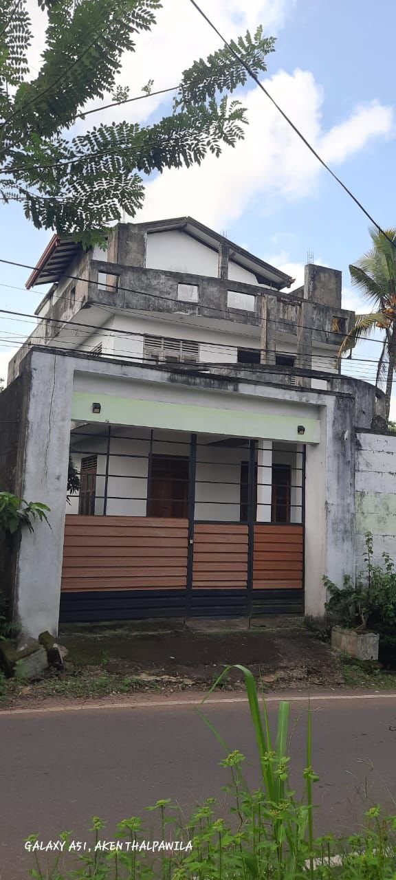 Land with Unfinished House for sale- Kahathuduwa, City of Life