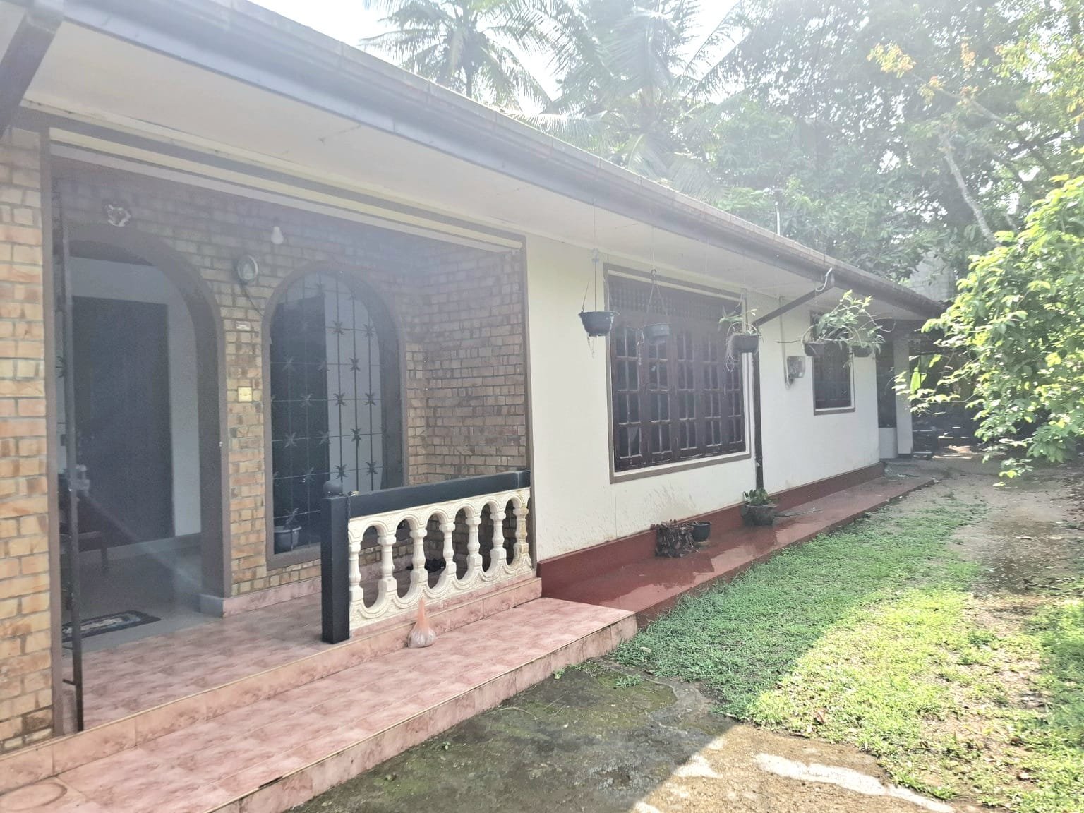 කෝරලඉම, තේවත්ත පාරේ පිහිටි පර්චස් 13.6ක නිස්කලංක සහ ඉහළ නේවාසික වටපිටාවකින් යුත් අගනා නිවසක් වහාම විකිණීමට