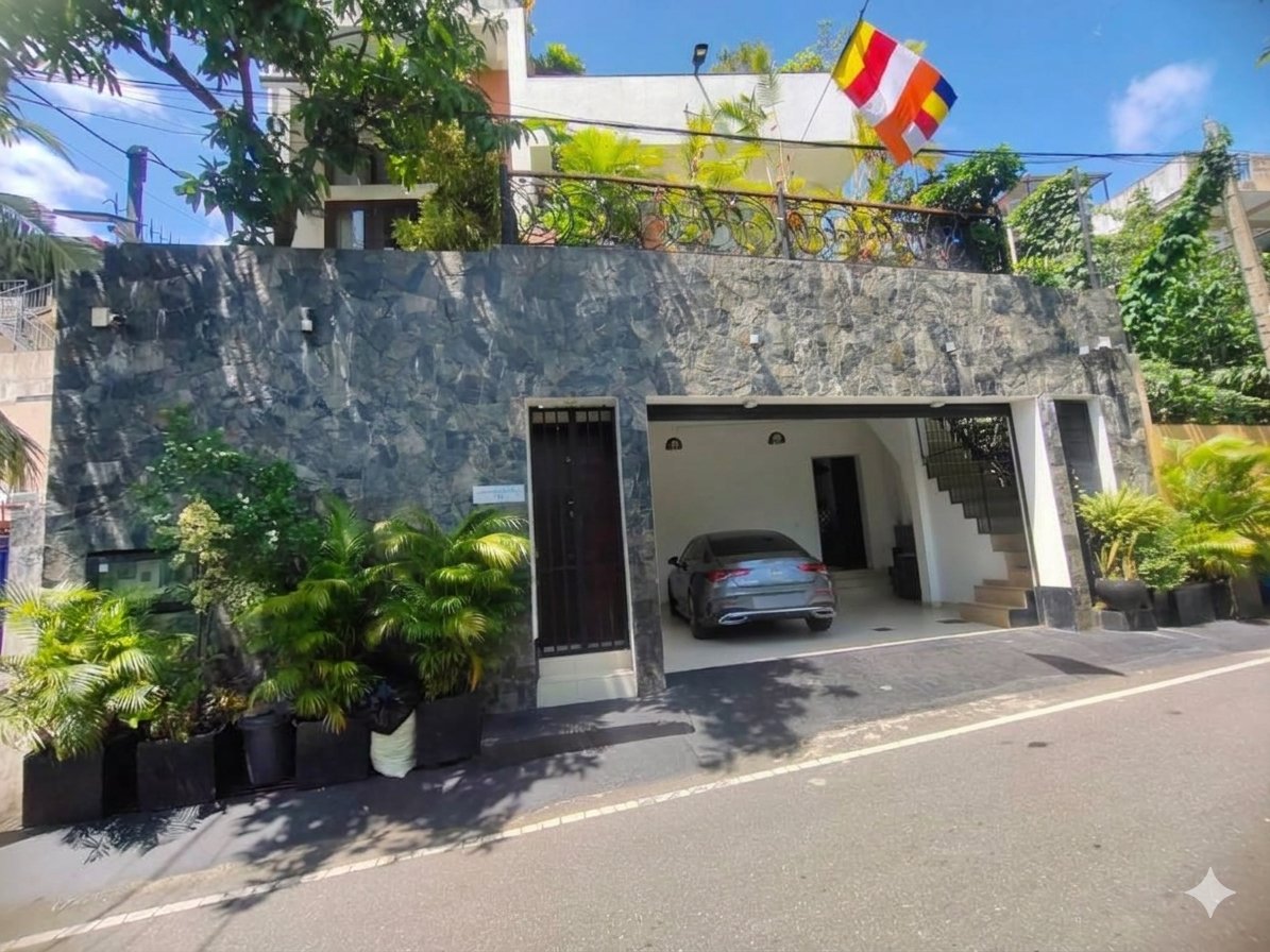 LUXURY 3-STOREY HOUSE FOR SALE IN MAHARAGAMA – PAMUNUWA