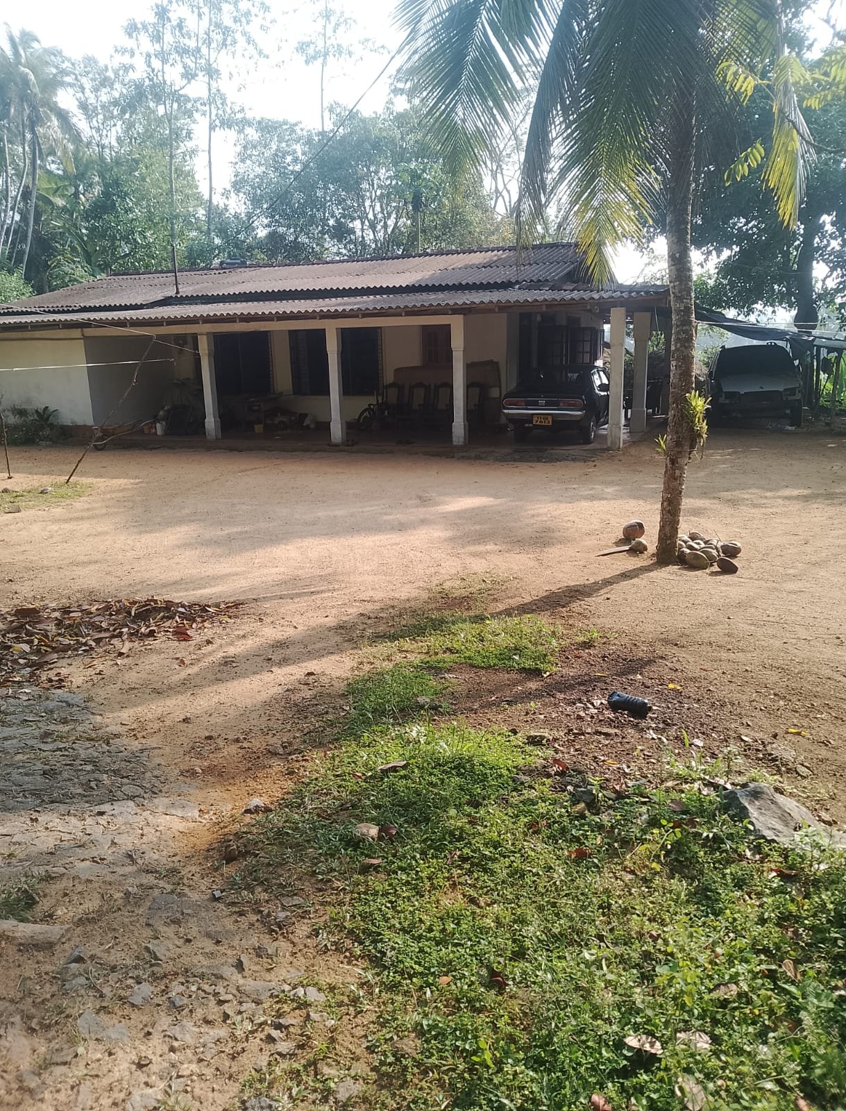 මතුගම හොරවලින් පර්චස් 214ක අගනා ඉඩමක් සමඟ නිවසක් විකිණීමට