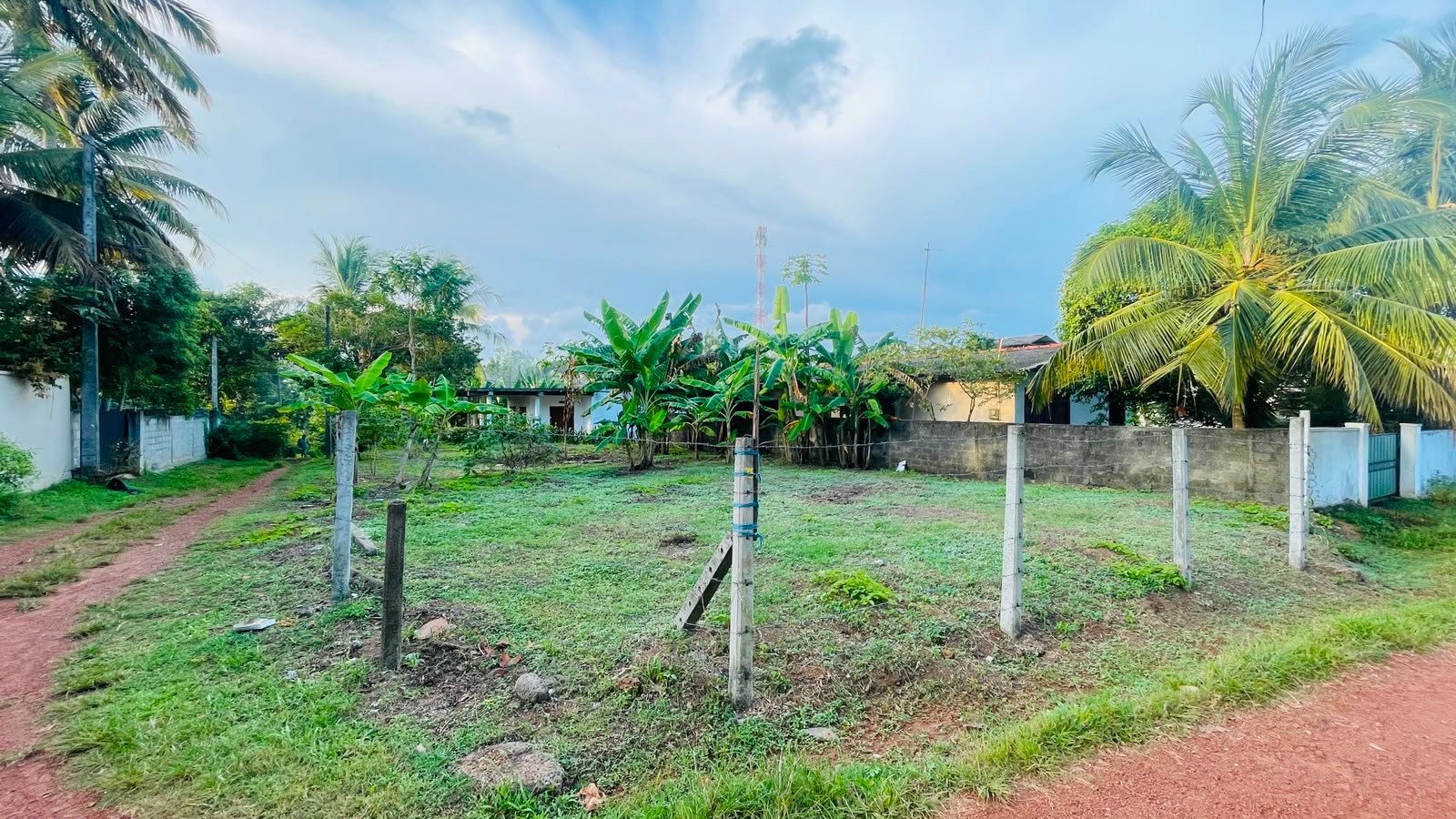 පානදුරින් පර්චස් 16ක අගනා ඉඩමක් විකිණීමට
