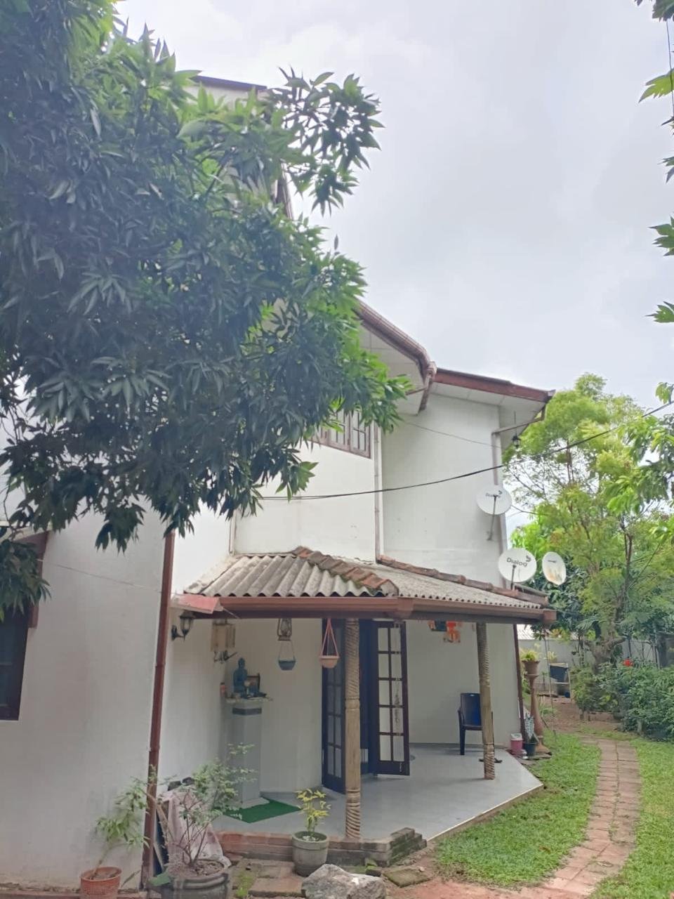 මහරගම ප්‍රදේශයේ පර්චස් 27.35ක වටිනා ඉඩමක් සමඟ නිවාස 2ක් විකිණීමට