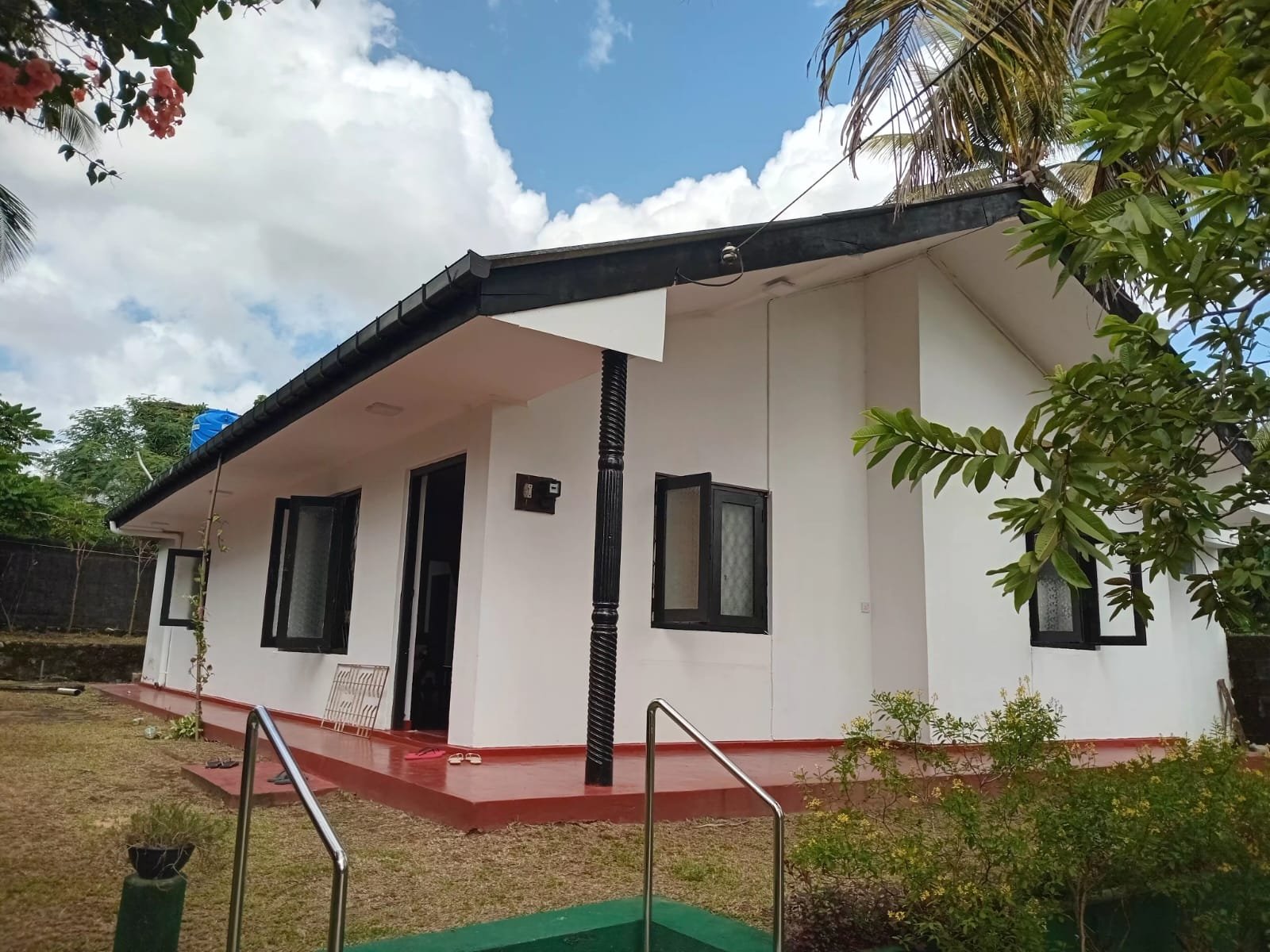පර්චස් 21ක් ඉඩම සම්පූර්ණව නිමා කල නිවසක් සමඟ