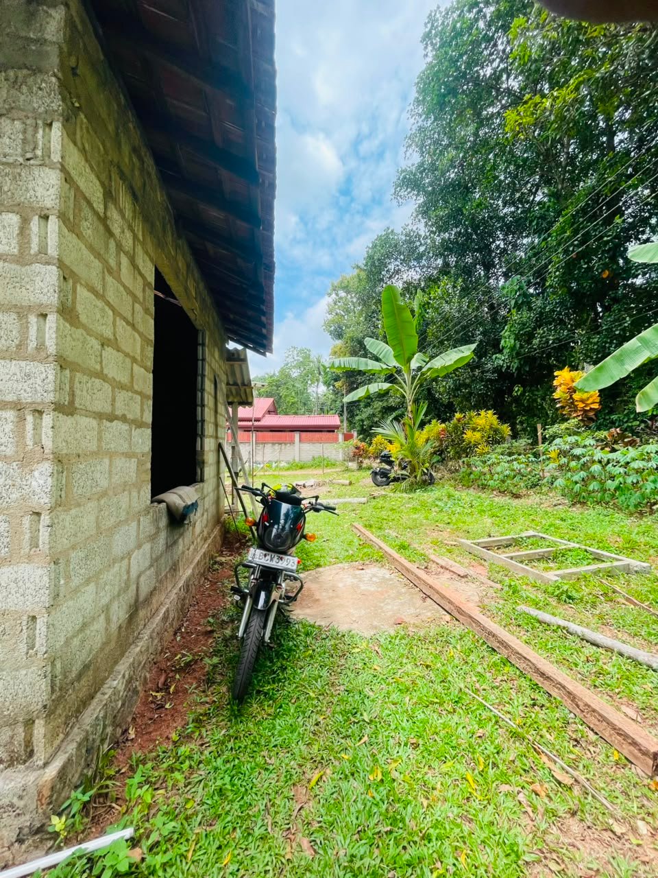 ඉදිකරමින් පවතින නිවසක් මිනුවන්ගොඩ කමරගොඩ ඉතා ඉක්මනින් විකිණීමට