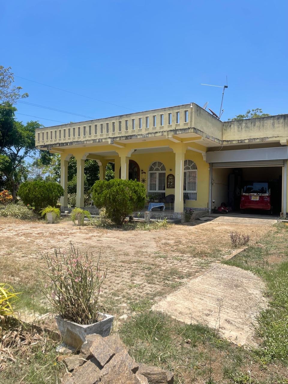 Land with 2 houses for sale in Chilaw