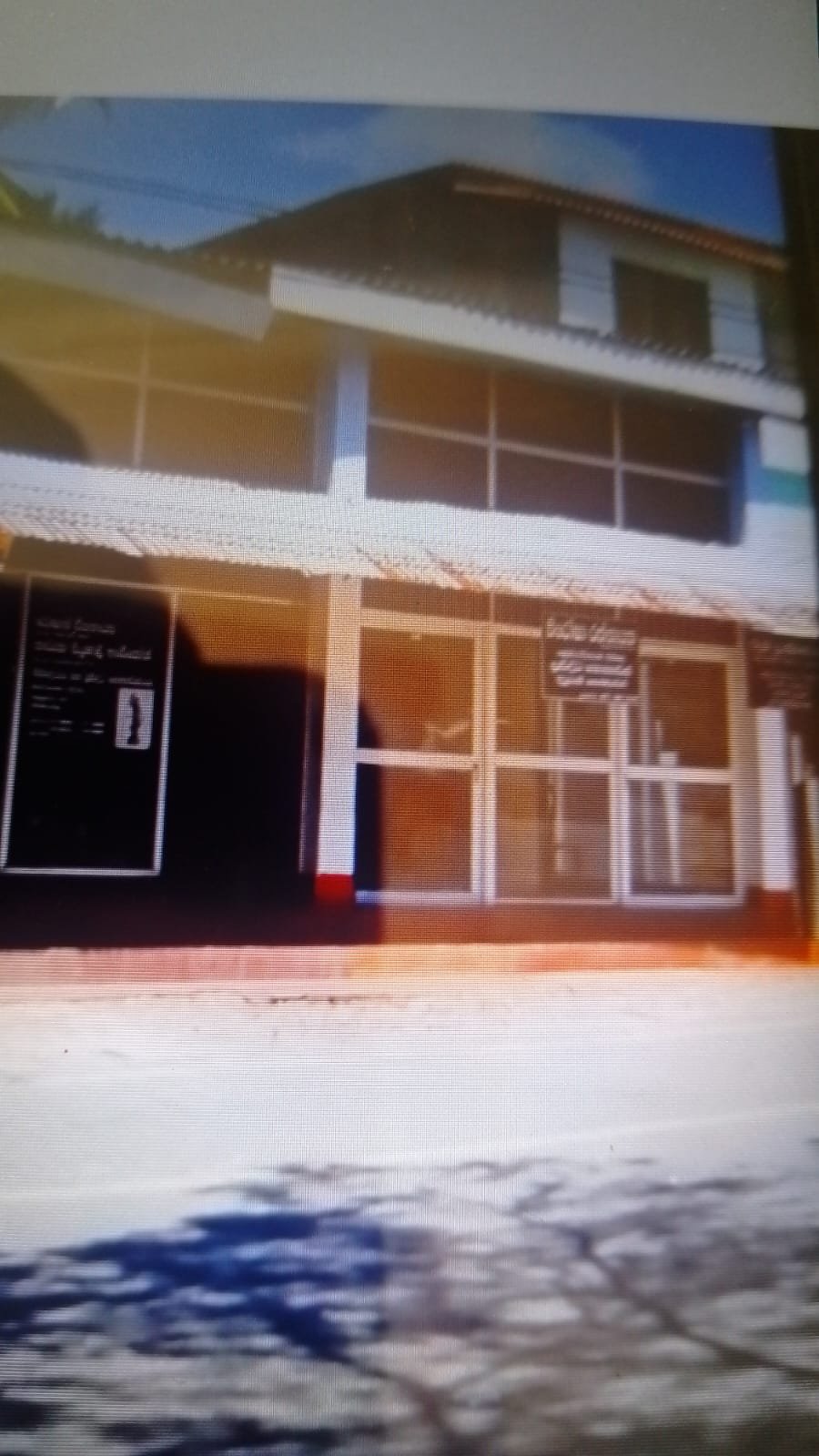 මොණරාගල නගර මධ්‍යයෙන්, උසාවිය ඉදිරිපිට ඇති වටිනා දෙමහල් ගොඩනැඟිල්ල සහ ඉඩම වහාම විකිණීමට