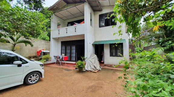 ඉතා ඉක්මනින් විකිණීමට ඇත: හෝකන්දරින් නිවසක් සමඟ වටිනා ඉඩමක්