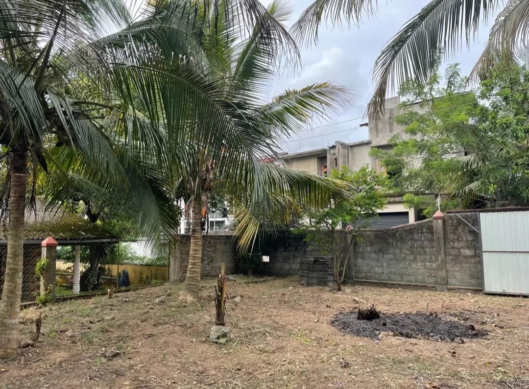 12.14 Perches of Prime Bare Land for Sale in Athurugiriya