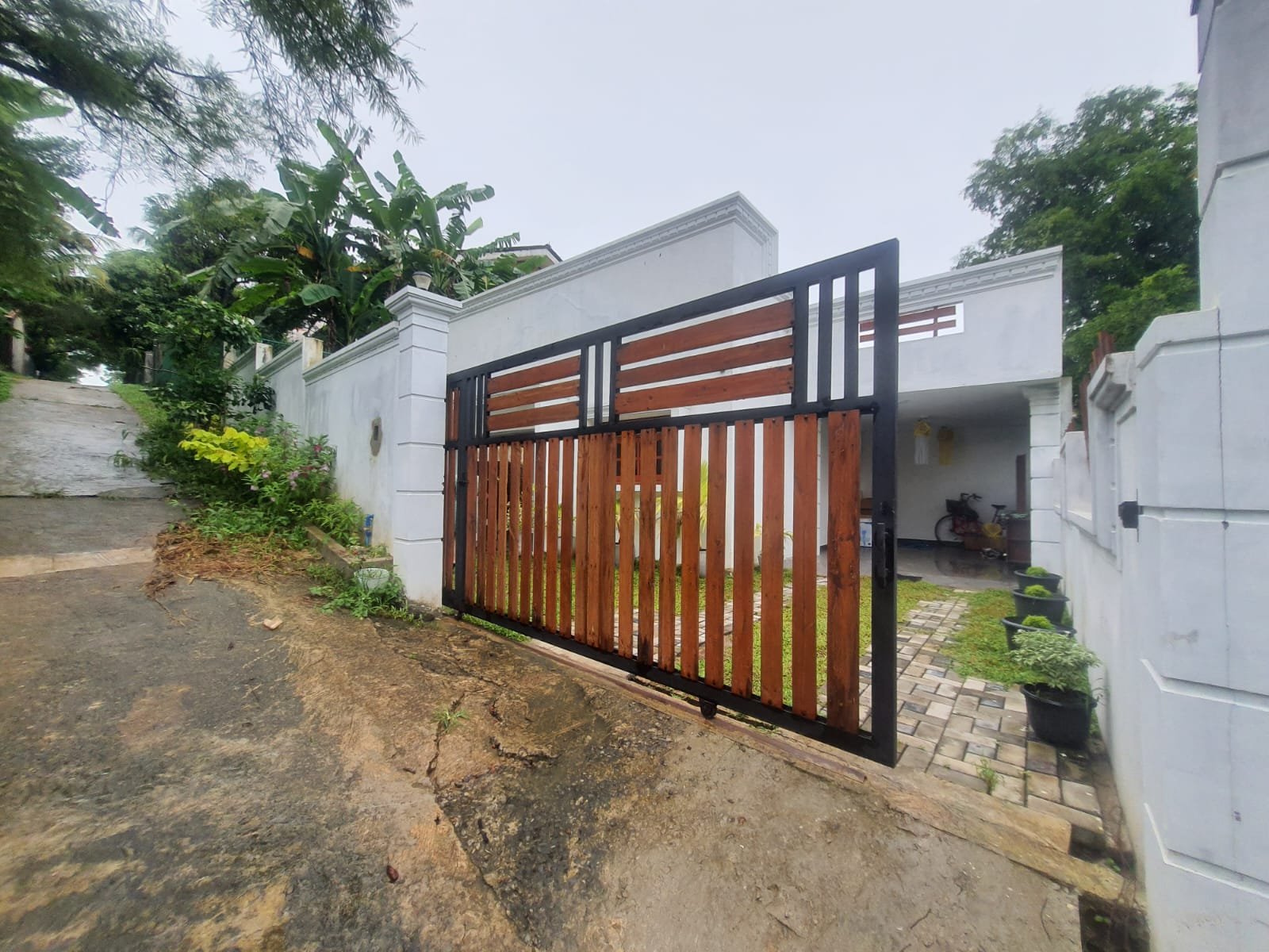 පර්චස් 9ක අගනා නිවසක් විකිණීමට - මොරන්නාවත්ත, යක්කල
