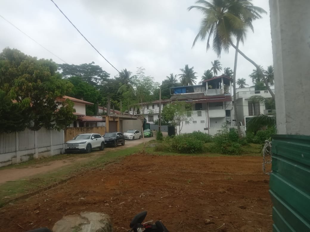කඩවත  නගරයට ඉතා ආසන්නයෙන් ඔබේ සිහින නිවසටත් වටිනා ආයෝජනයකටත් සුදුසු  පර්චස් 9.6 ක හතරැස් තැනිතලා, නිරවුල් ඔප්පු සහිත ඉතා වැදගත් නේවාසික ප්‍රදේශයක පිහිටා ඇති අගනා ඉඩමක් විකිණිමට