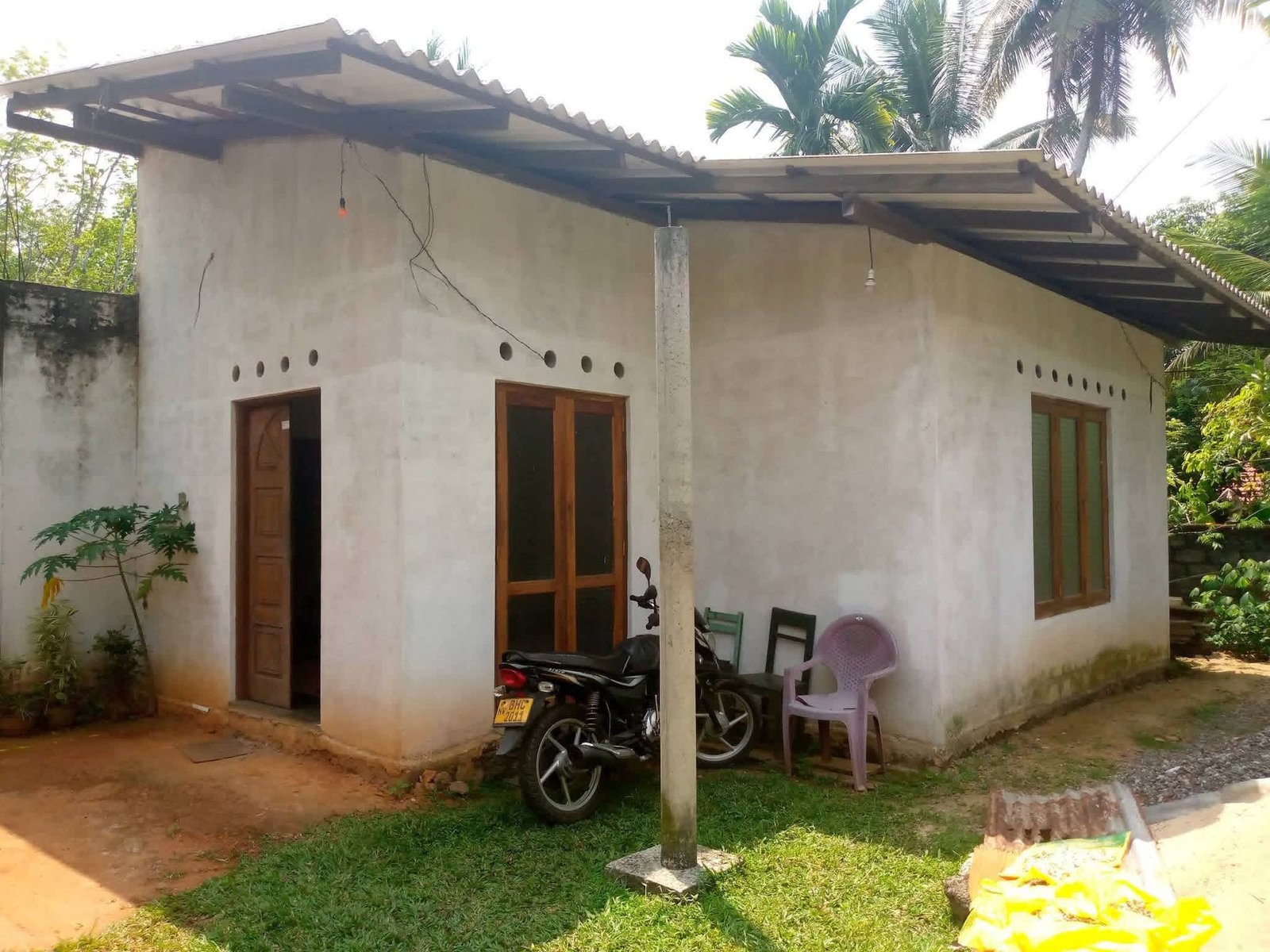 හොරණ පර්චස් 12 ක නිවසක්  සමඟ අගනා ඉඩමක් ඉක්මණින් විකිණීමට