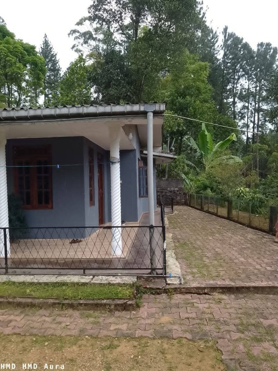 28perch land with house