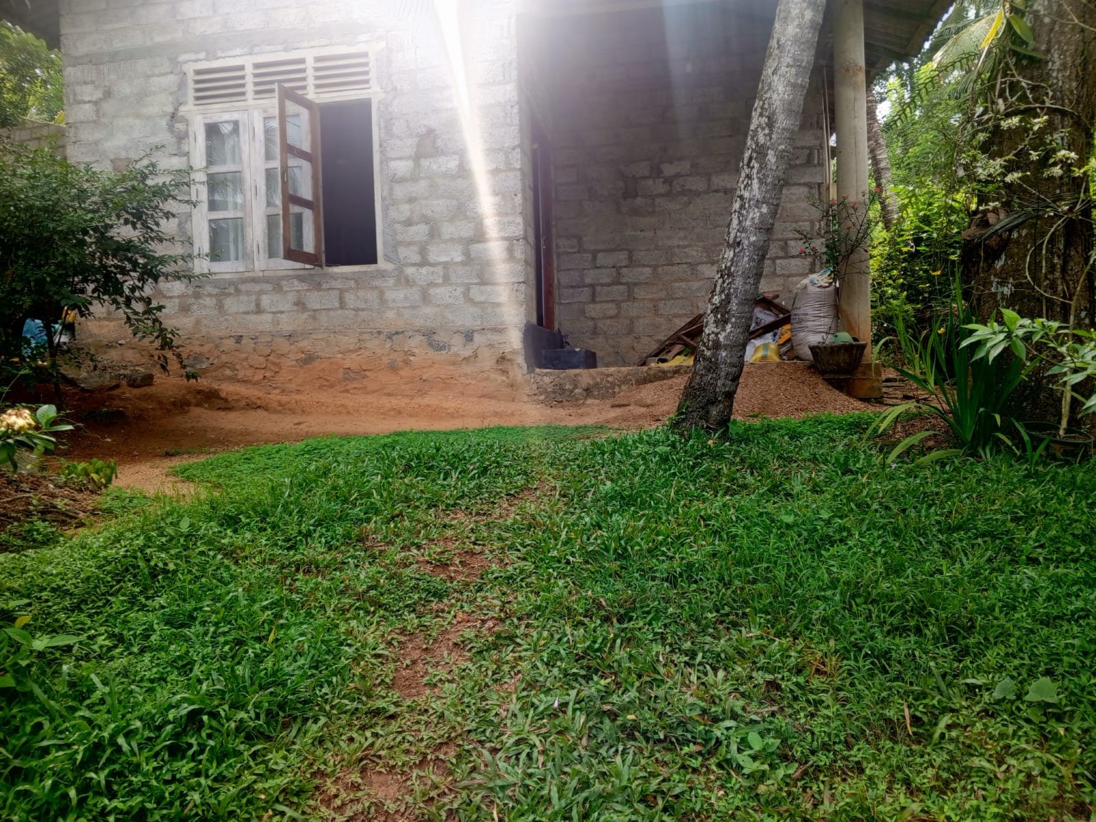 ගම්පහ මන්ඩාවලින් විකිණීමට ඇති අංගසම්පූර්ණ නිවසක්