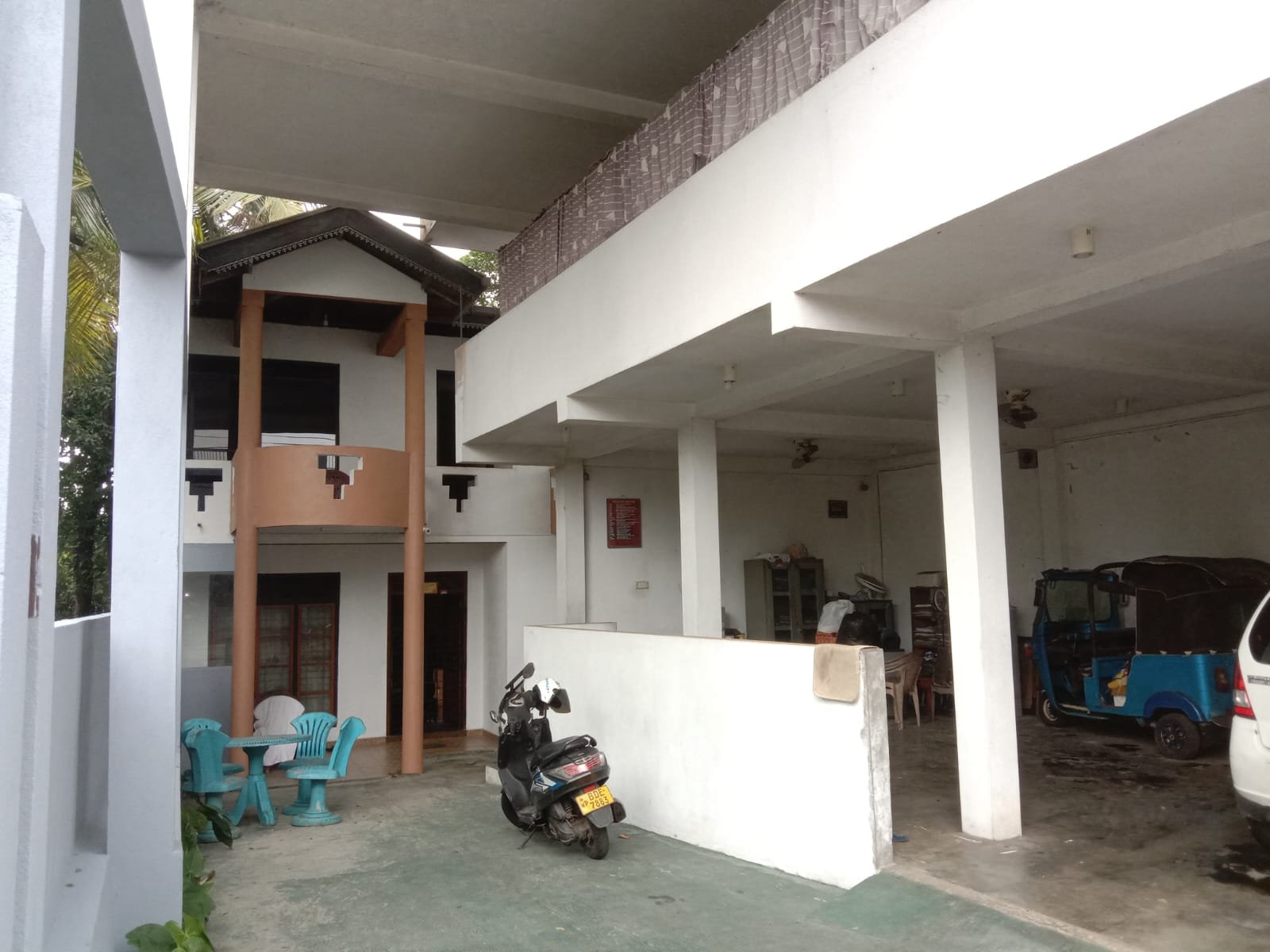 මාලබේ/කඩුවෙල ප්‍රධාන අධ්‍යාපනික කලාපයෙන් (SLIIT/CINEC/Horizon ආසන්නව) තට්ටු 3ක ගොඩනැඟිල්ලක් සහ තට්ටු 2ක නිවසක් වහාම විකිණීමට  Prime Investment in Malabe/Kaduwela: 3-Story Commercial Building