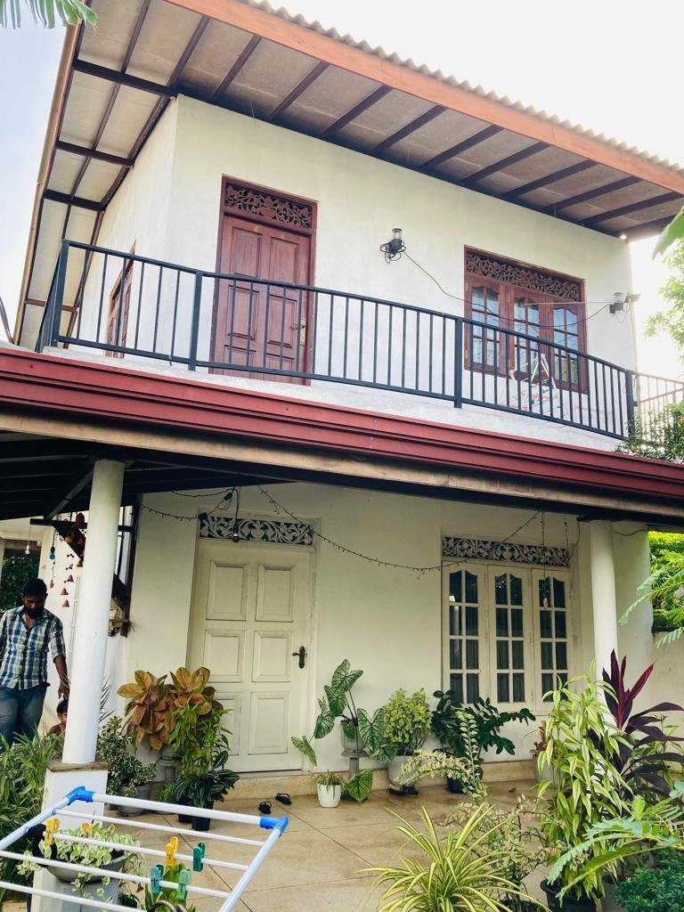 වැල්ලම්පිටියෙන් නිවාස 2ක් සහිත වටිනා දේපළක් වහාම විකිණීමට