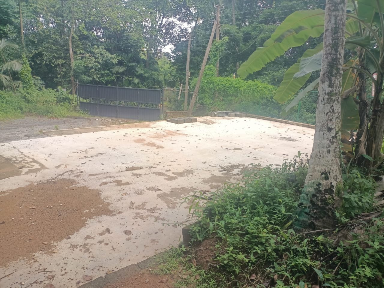 කඩවත වේබොඩ පාරෙන් පර්චස් 30 ඉඩමක් කුලියට දීමට