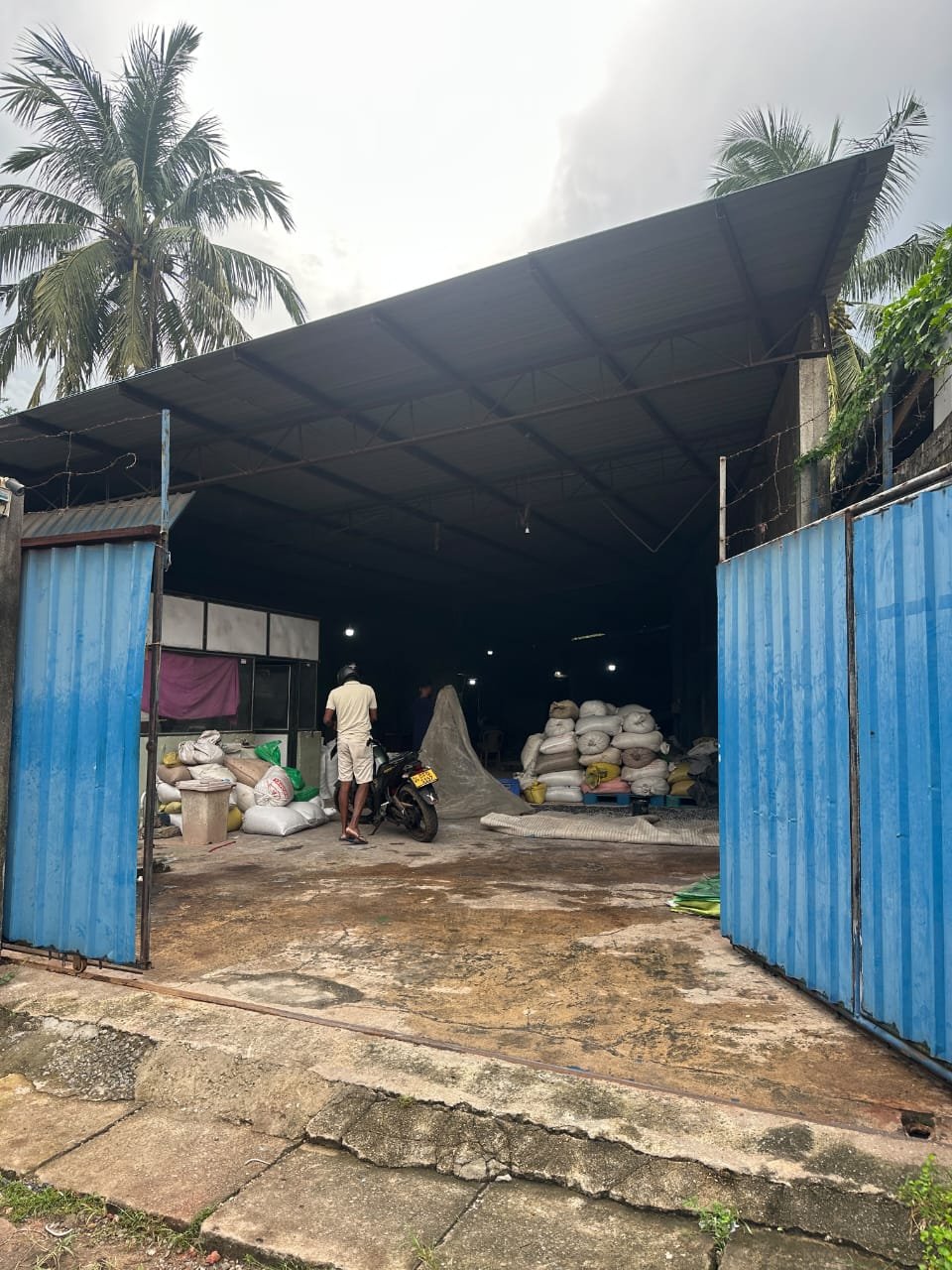 ඒකල (Ekala) - වර්ග අඩි 2800 ක ගබඩා සංකීර්ණයක් විකිණීමට