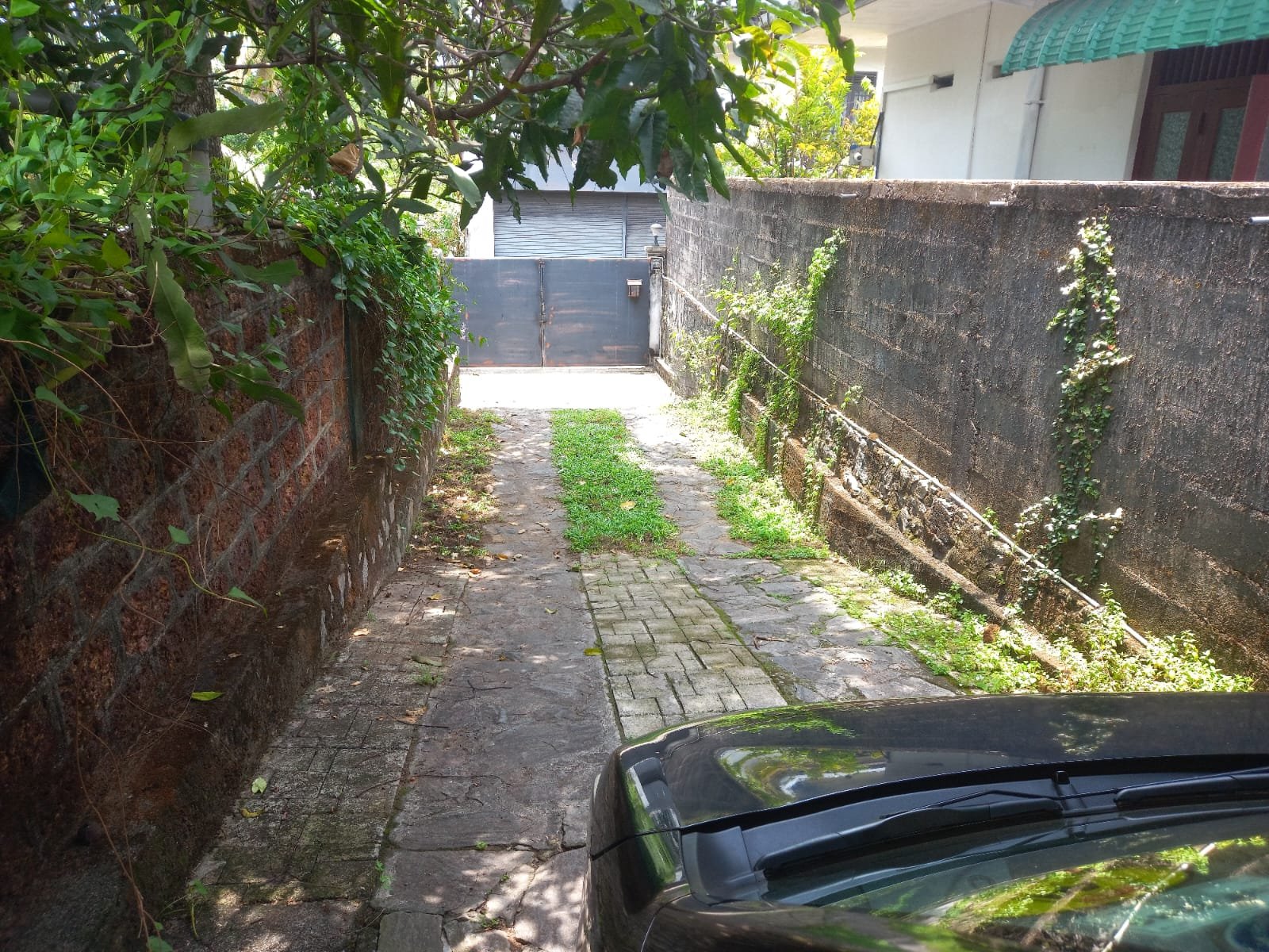 නිවසක් සහිත ඉඩමක් විකිණීමට - කොට්ටාව