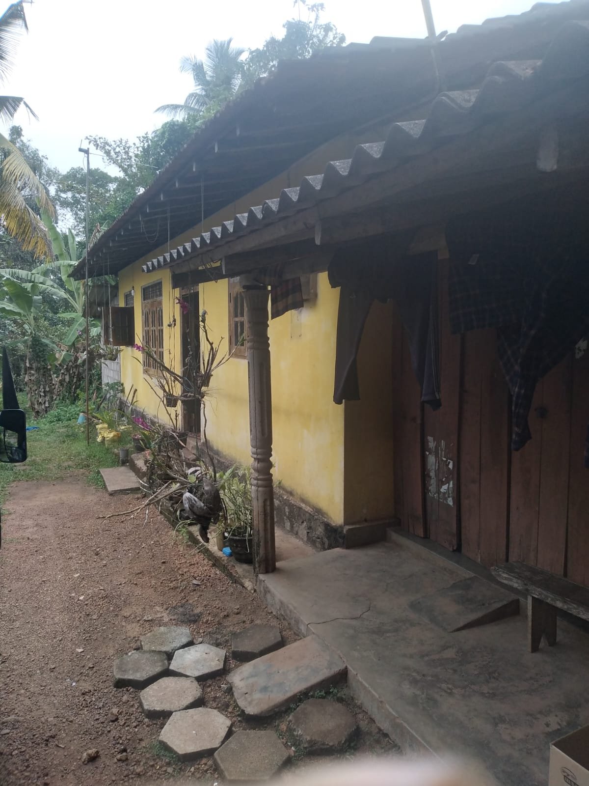 දිවුලපිටිය නගරයට ආසන්නයෙන් පර්චස් 28ක අගනා ඉඩම සහ නිවස වහාම විකිණීමට – නගරයට 600m